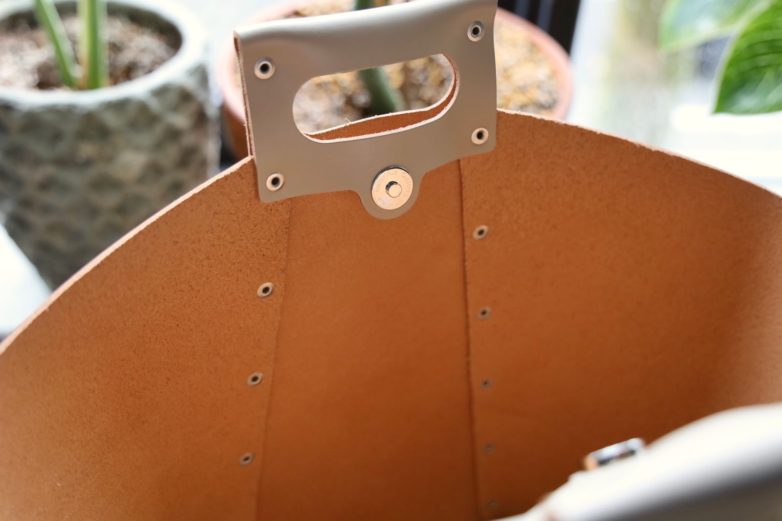エンダースキーマ  ハンドルバッグ assemble pyramid bag M(vs-rb-apm)beige☆3月15日(土)12:00発売！