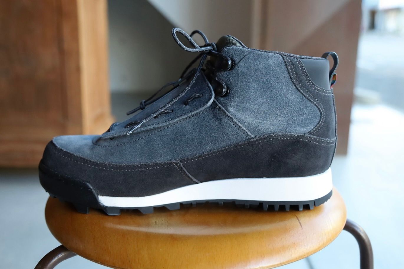 イズネス 25AW FLOW-MID SHOES is-ness×SUICOKE(25AW_40_1007AWSHOES01)GRAY×CHARCOAL☆新作発売！