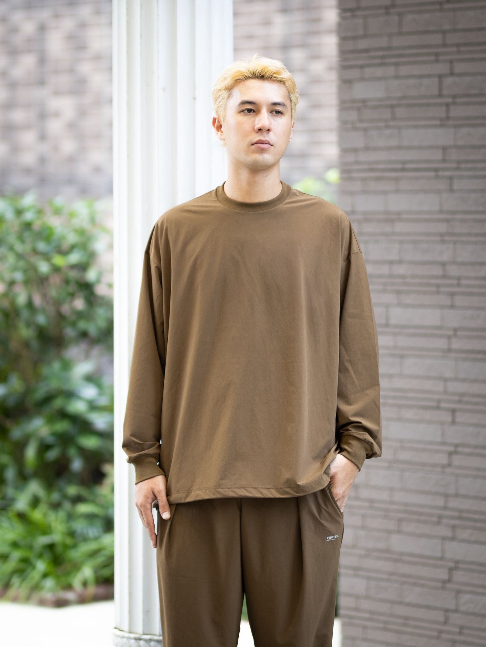 Graphpaper PERTEX® EQUILIBRIUM L/S Crew Neck Pullover (BROWN) MARKスタイル