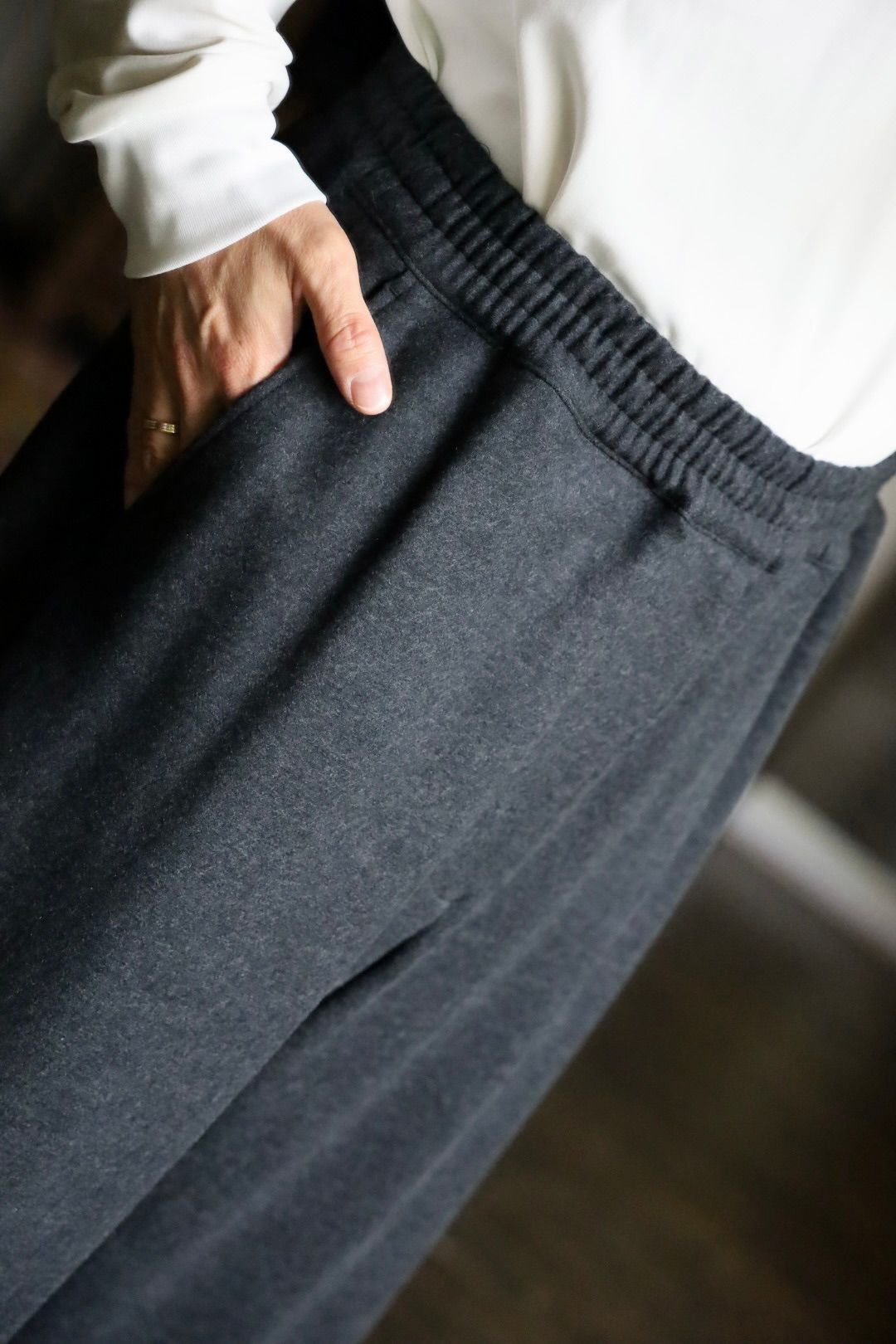 グラフペーパー 24AW Wool Smooth Flannel Easy Wide Pants (GM244-40011)GRAY