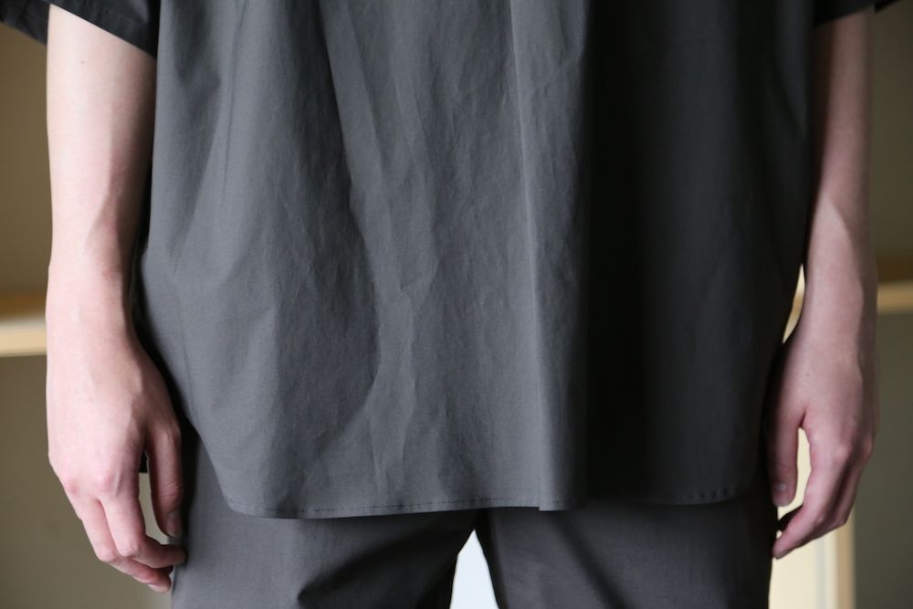 Graphpaper Stretch Typewriter Stand Collar Short Yoke Sleeve Shirt(GM212-40615B) style.2021.6.12
