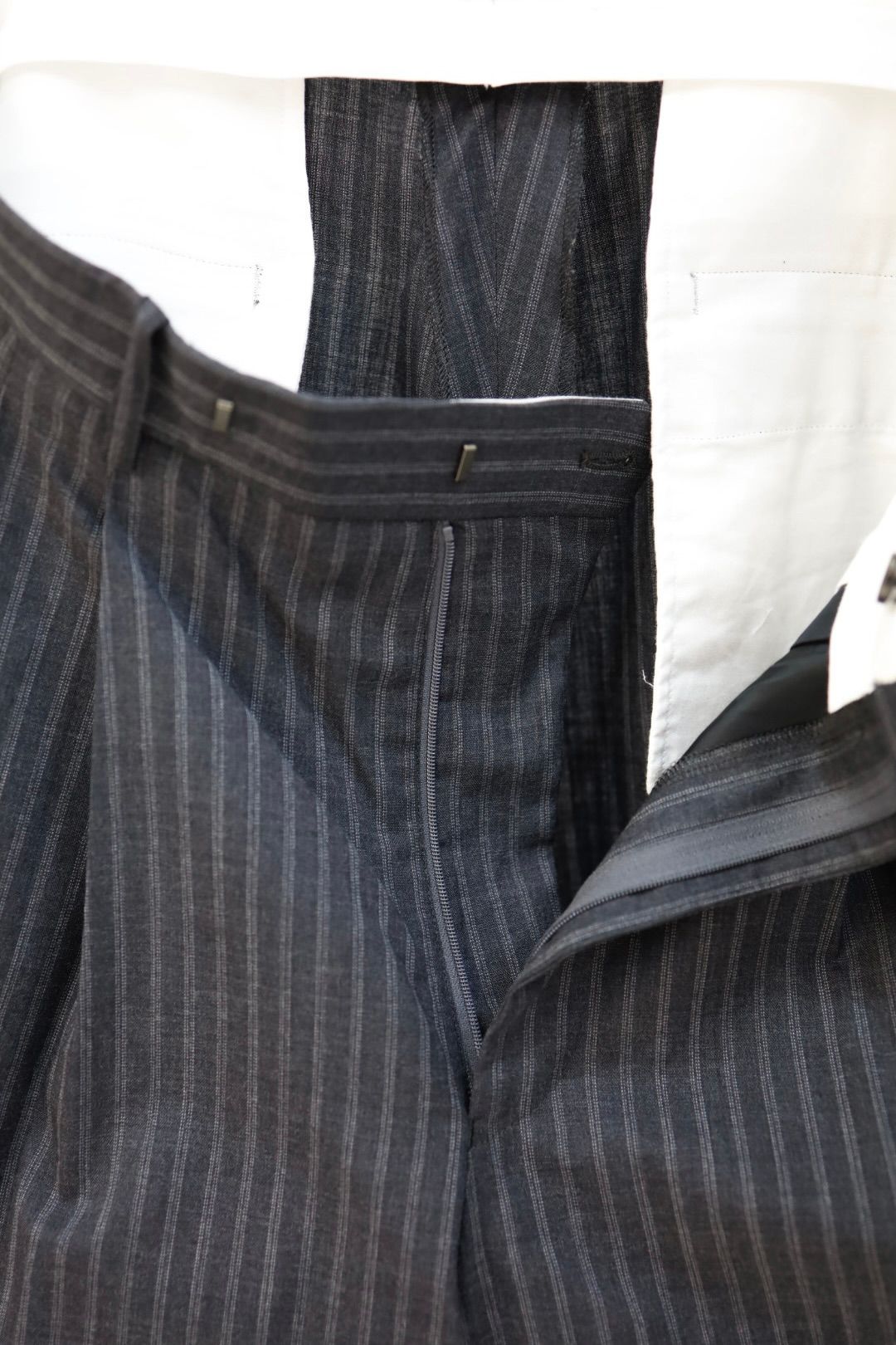 marka 26SS TWO TUCK BAGGY TROUSERS(M26A11PT02C)GRAY STRIPE☆新作発売！