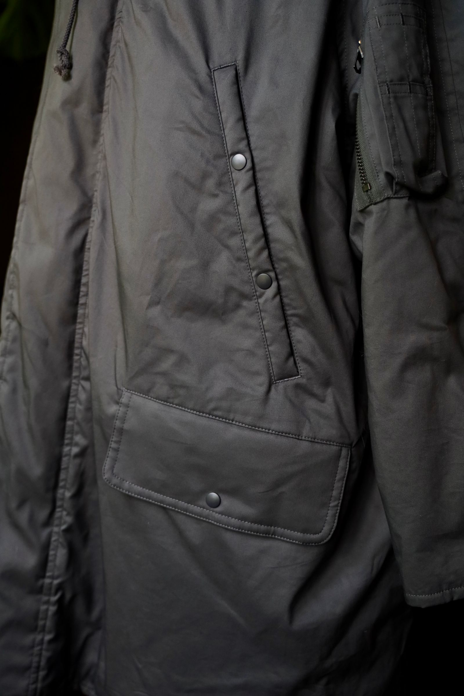 グラフペーパー Solotex Twill Flight Coat(GU243-10297B)GRAY