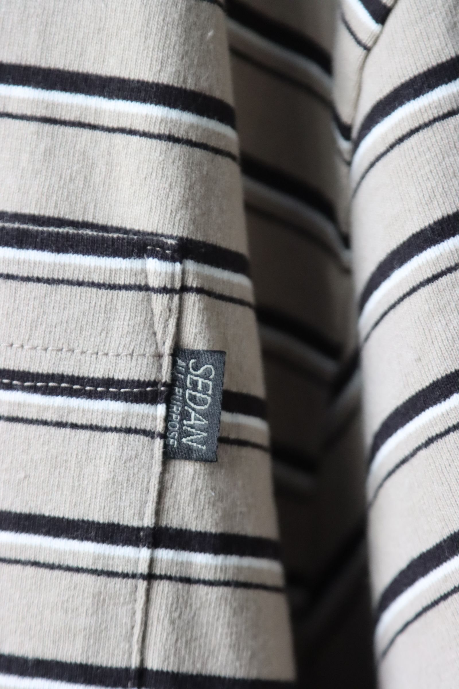 セダンオールパーパス SS24  Striped S/S Pocket Tee(SD24S-CT05)Khaki Black☆4月20日(土)発売！