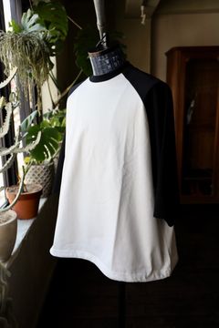イズネス25SS BALLOON RAGLAN SLEEVE T-SHIRT(1007SSCST01)OFF WHITE×BLACK