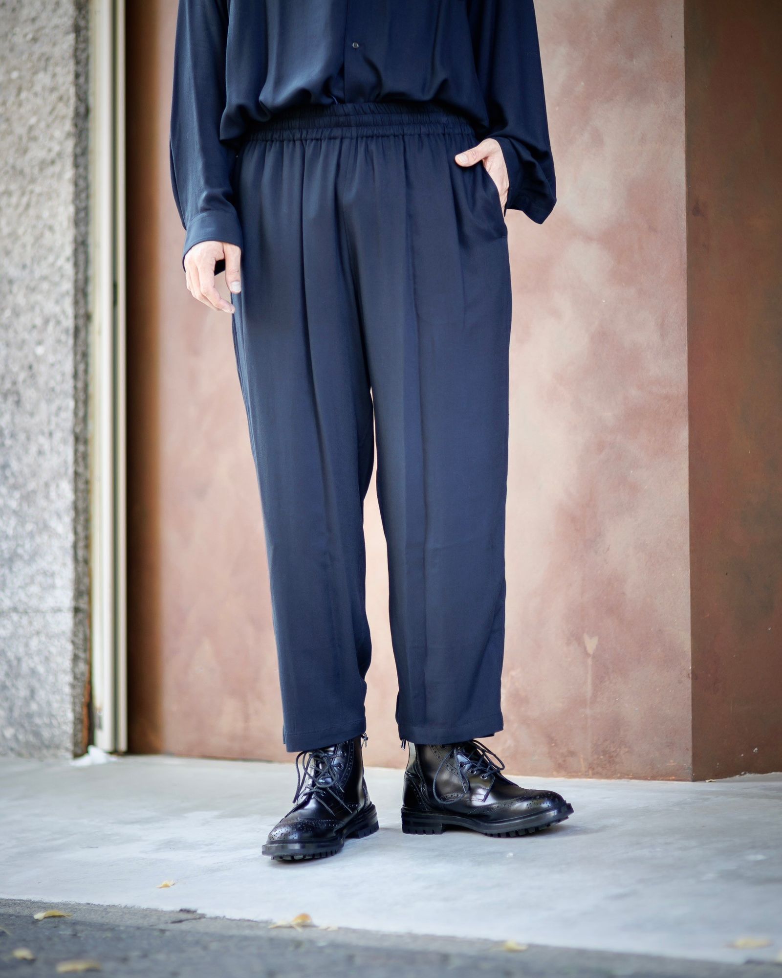 Graphpaper(グラフペーパー)24SS Collectionの新作、Garment Dyed Typewriter  Slacks(GM241-40013)/Deep Blackのご紹介です。 | BALUCA JOURNAL