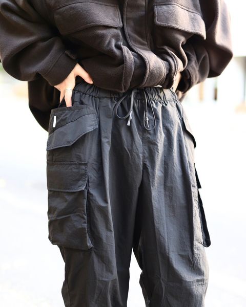 STRIPES FOR CREATIVE FW23 SUPER WIDE CARGO PANTSスタイル