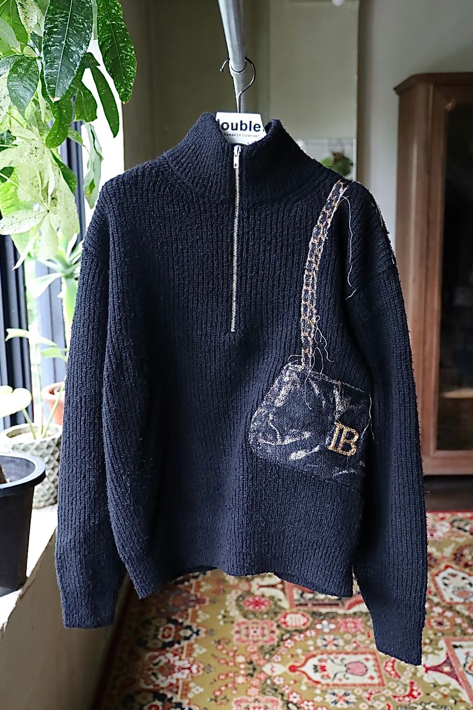 doublet ダブレット26AW TROMPE L’OEIL EMBROIDERY HALF ZIP KNIT (26AW56KN229)BLACK☆8月15日(土)発売！