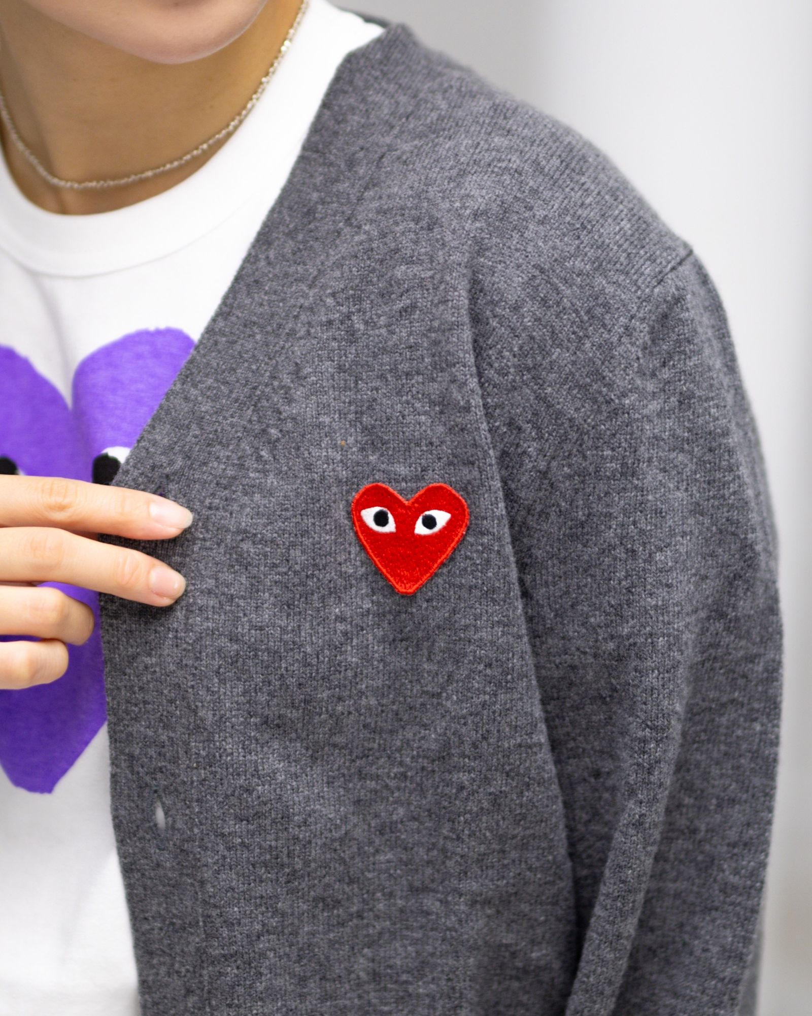 PLAY COMME des GARCONS V-NECK CARDIGAN style.2025.11.12