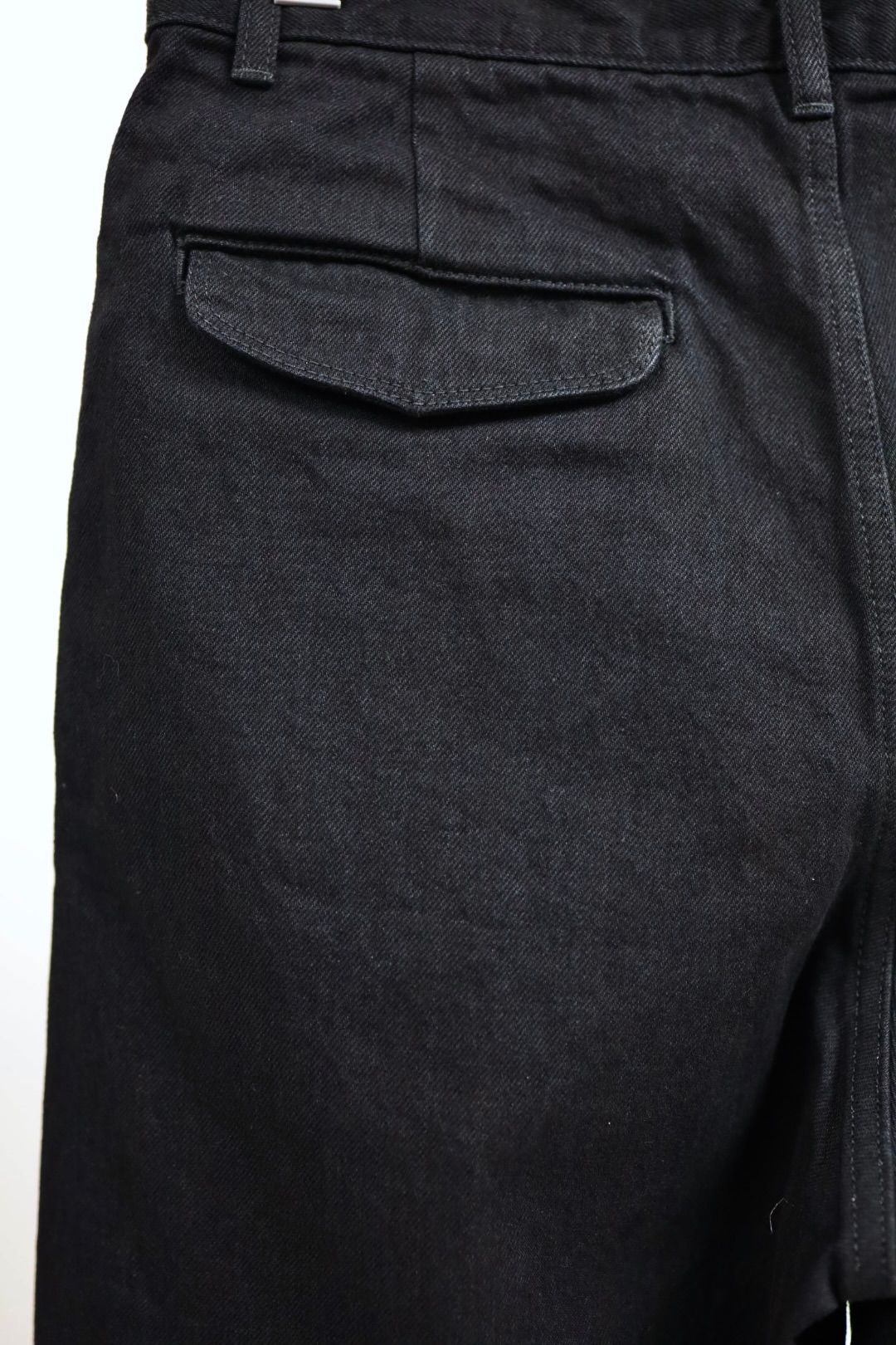 グラフペーパー Selvage Denim Two Tuck Tapered Pants(GU261-40060RB)BLACK_WASHED★1月24日(土)発売！