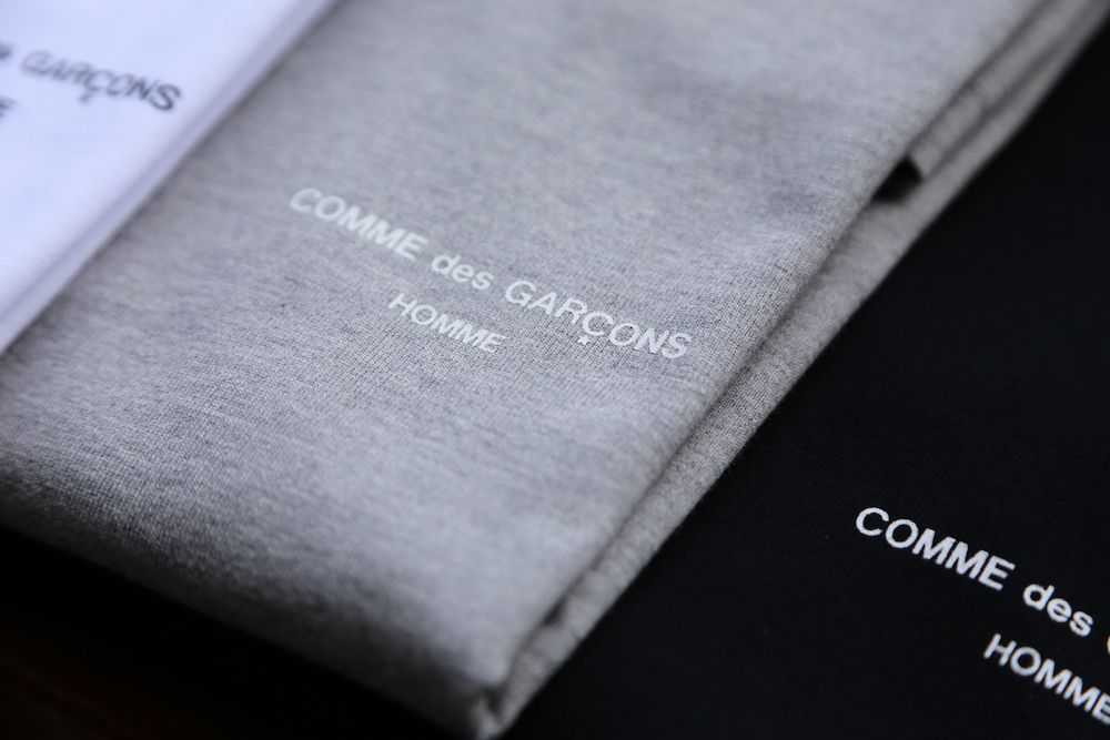 COMME des GARCONS HOMME 「ロゴプリントTシャツ」再入荷！ | mark