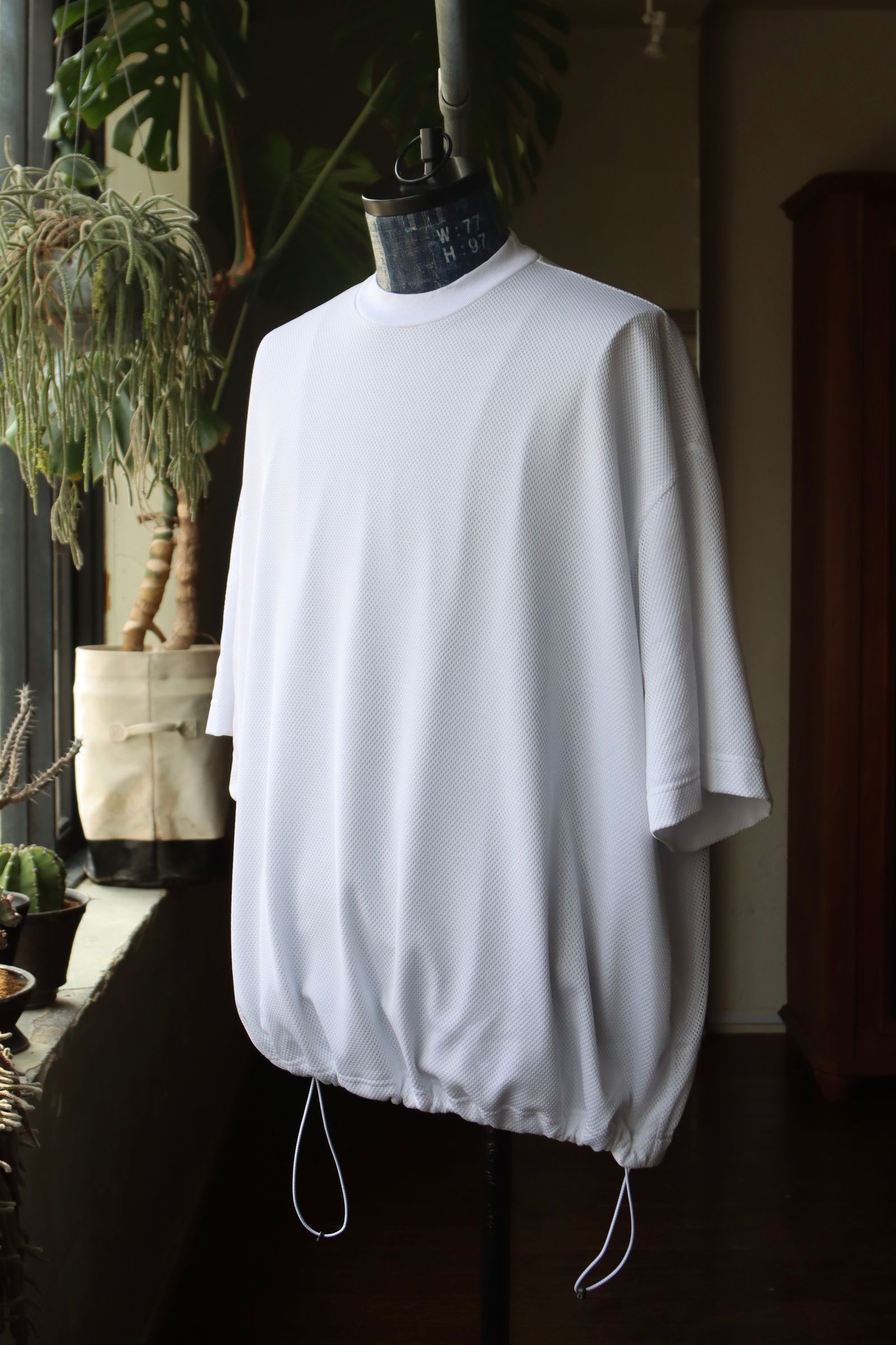 イズネス24SSバルーンレイヤードメッシュTシャツ BALLOON DOUBLE LAYERED MESH SHORT SLEEVE T-SHIRT(1006SSCS08)WHITE