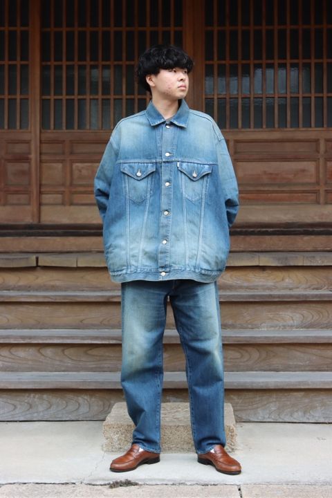 Graphpaper Selvage Denim Trucker Jacket(GU223-30016DB) style. 2022.07.28.