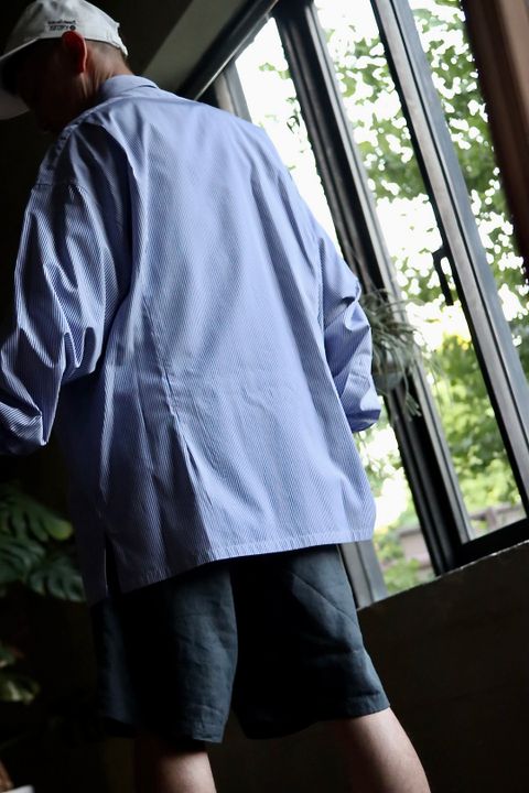 グラフペーパー22AW High Count Broad Stripe Regular Collar Shirt"BLUE STRIPE"スタイル