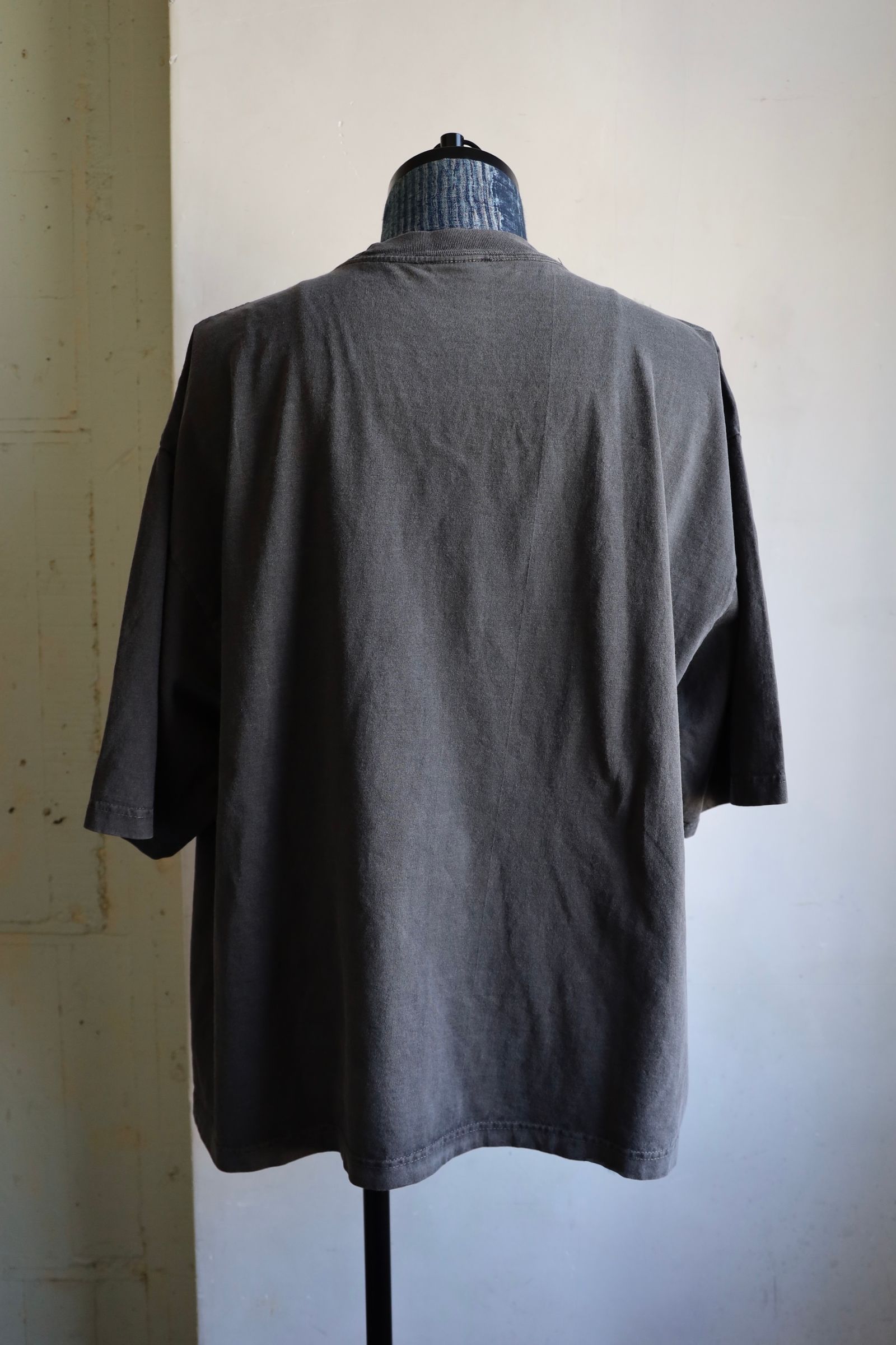 is-ness - イズネスミュージック 25SS HOUSE FLOCKY PRINT T