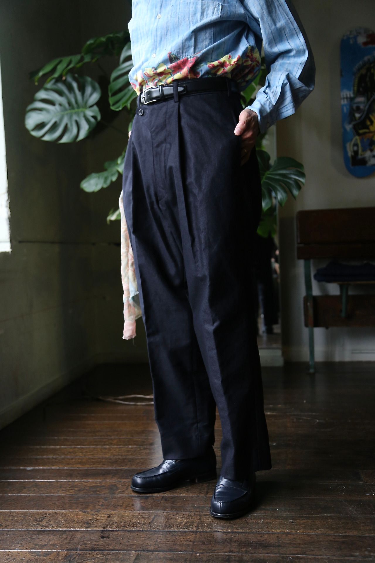 blurhms Broken Cloth Curve Front Slacks"DARK NAVY"style.8.13.