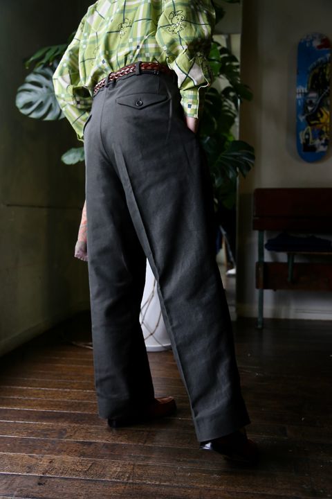 blurhms Broken Cloth Curve Front Slacks"KHAKI GREY"style.8.13.