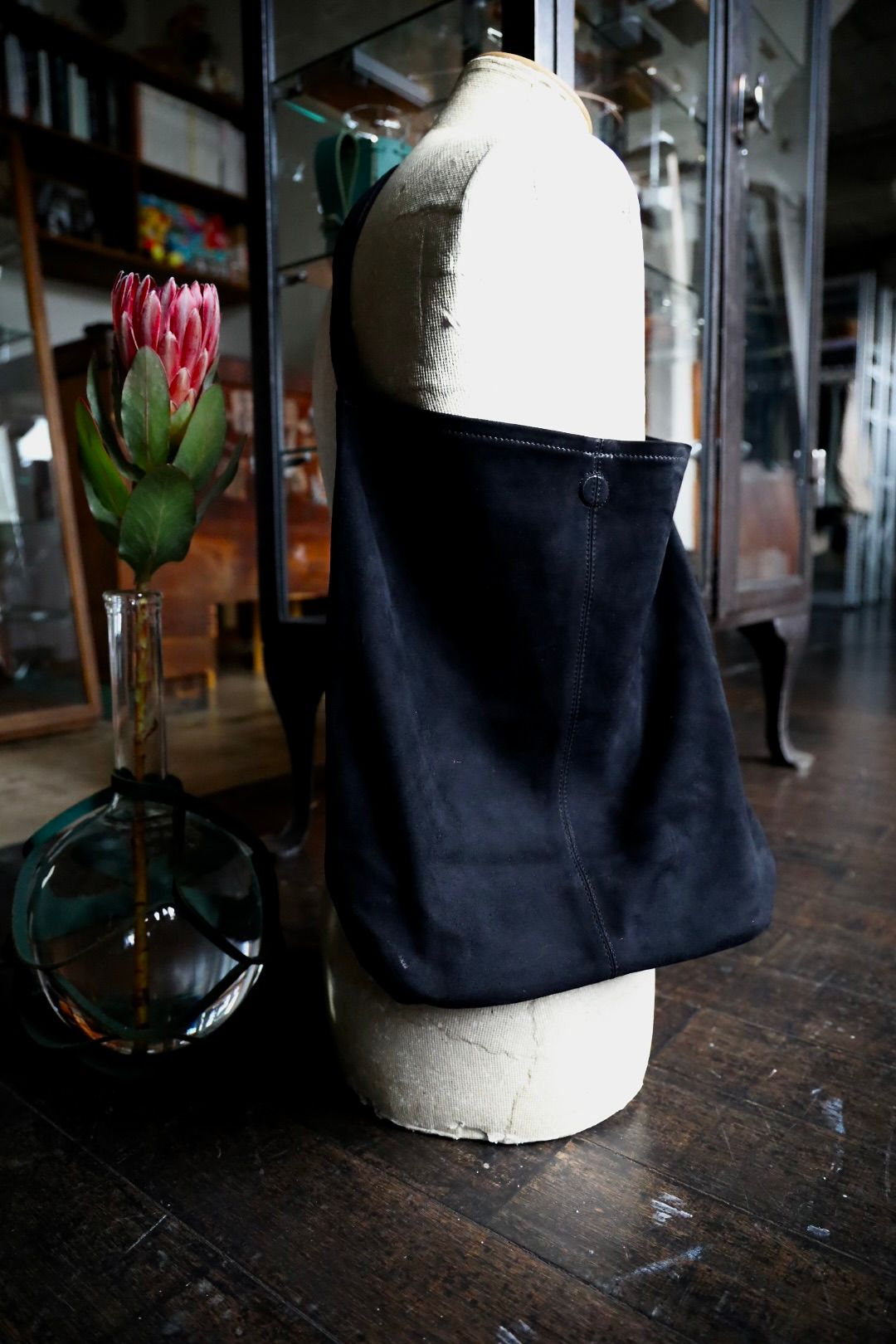 Morphee / モルフェトートバッグ CYLINDER M(CYM-BLK-1)OIL SUEDE BLACK