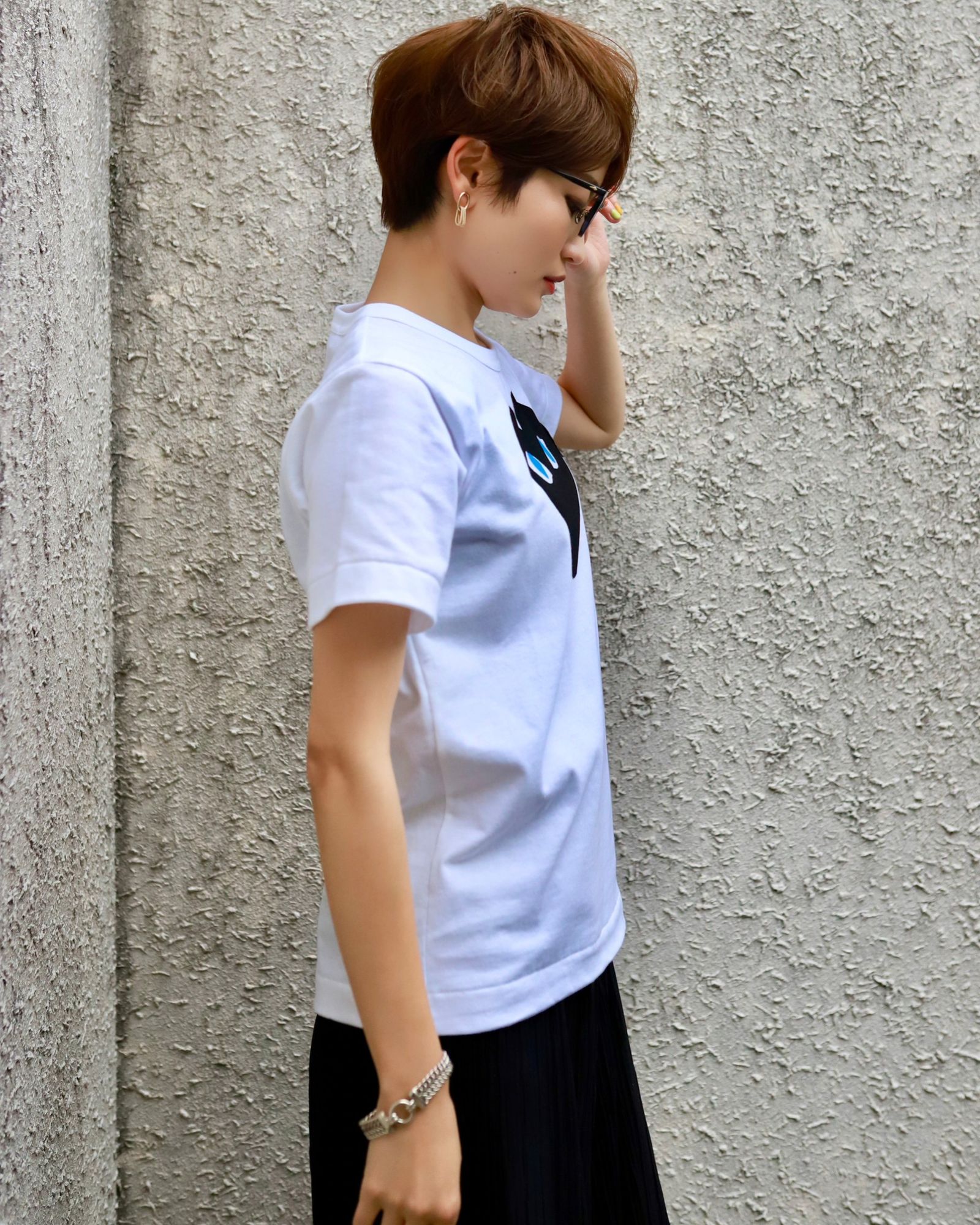 プレイ・コムデギャルソン Tシャツ-青目の黒ハート-（白