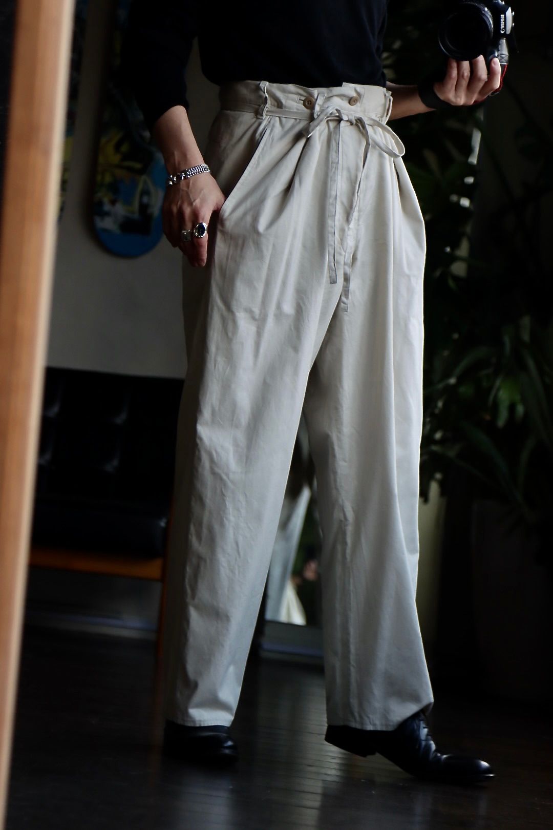 blurhms Selvage Twill Button Tuck Easy Pantsスタイル