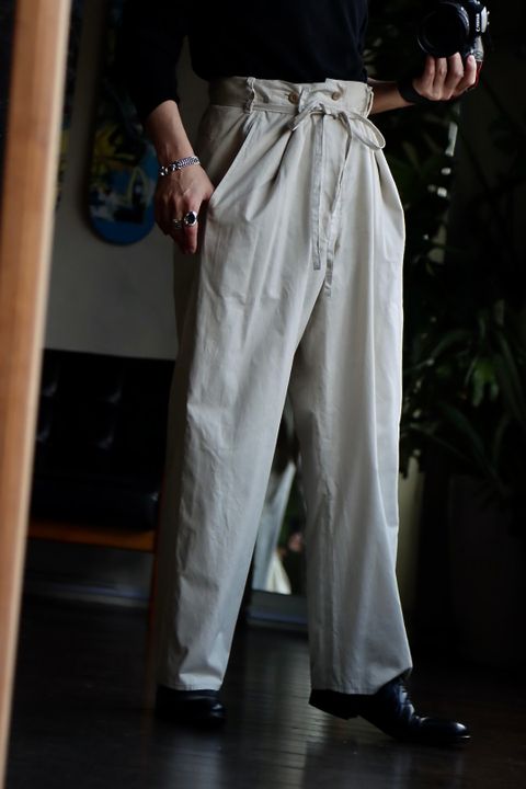 blurhms Selvage Twill Button Tuck Easy Pantsスタイル