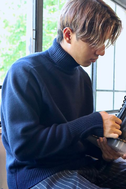 A.PRESSE 23AW Turtleneck Sweater"NAVY"スタイル