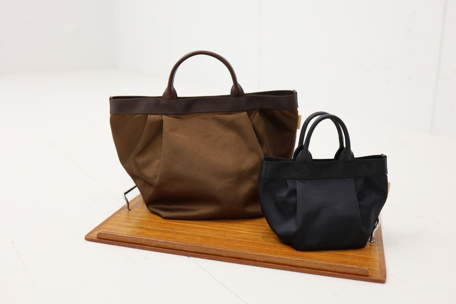 エンダースキーマ バッグ 2tuck tote M(yv-b-2tm)dark brown☆1月10日(土)発売！