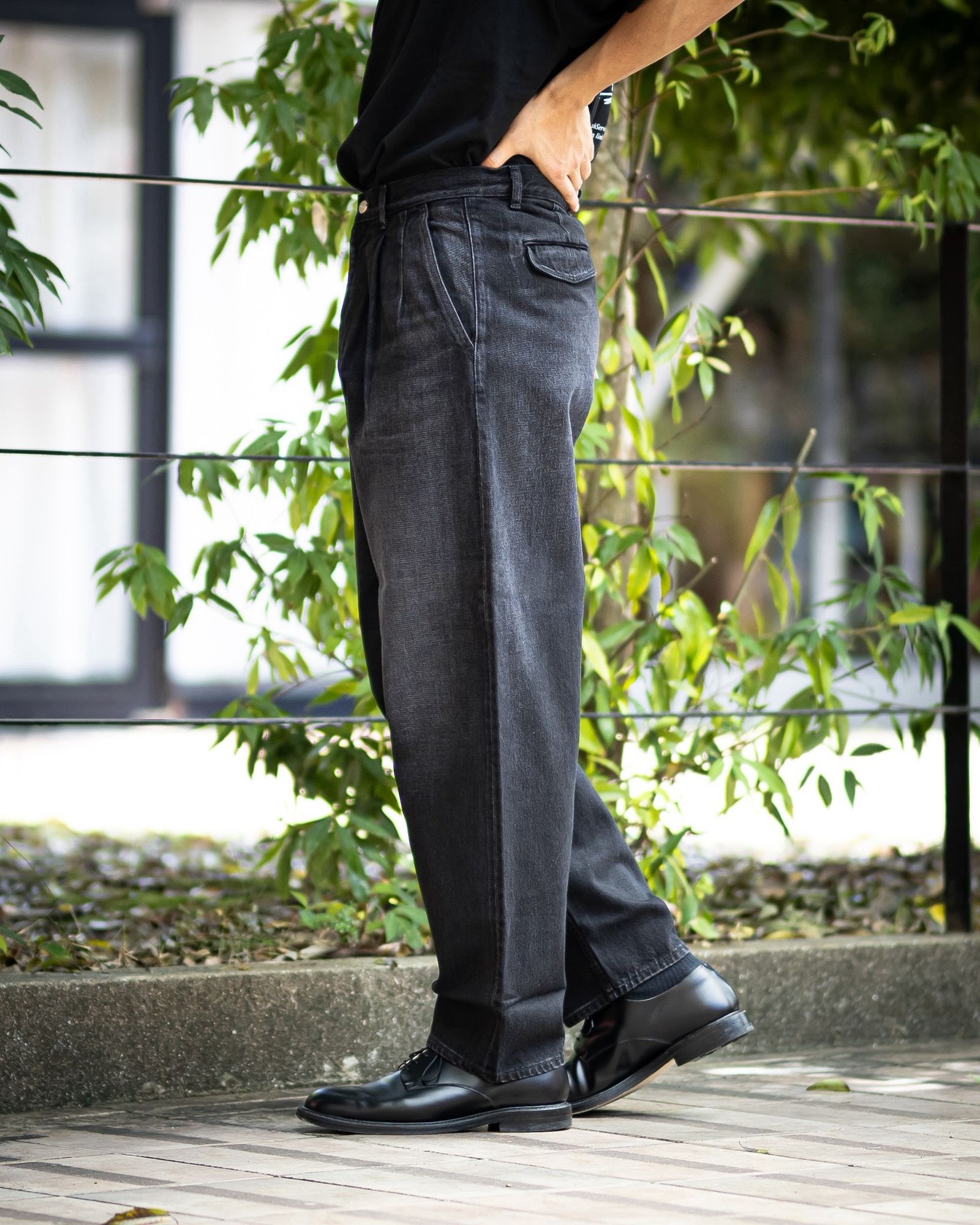 グラフペーパー Selvage Denim Two Tuck Tapered Pants(GU263-40060DB)BLACK_DARK FADE☆7月25日(土)発売！