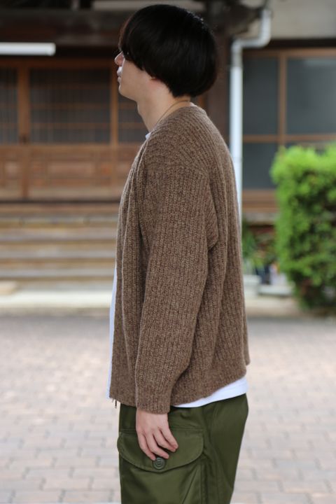 YOKE 20awより、3G BACK ZIP RIB CREW NECK BEIGE style.2020.9.12.