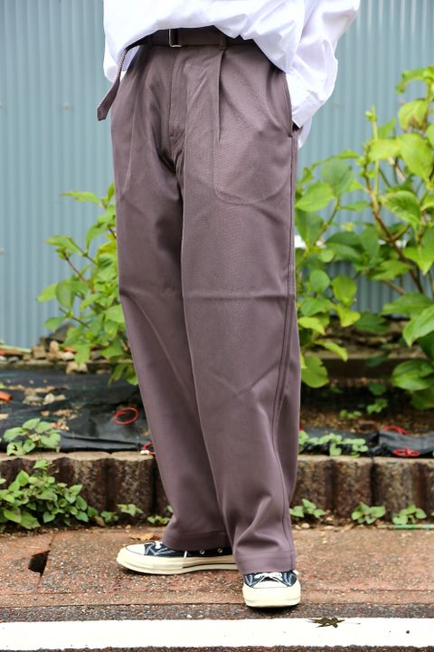 Graphpaper Hard Twill Belted Pants (GM203-40002B)GRAYスタイル.2020.7.25.