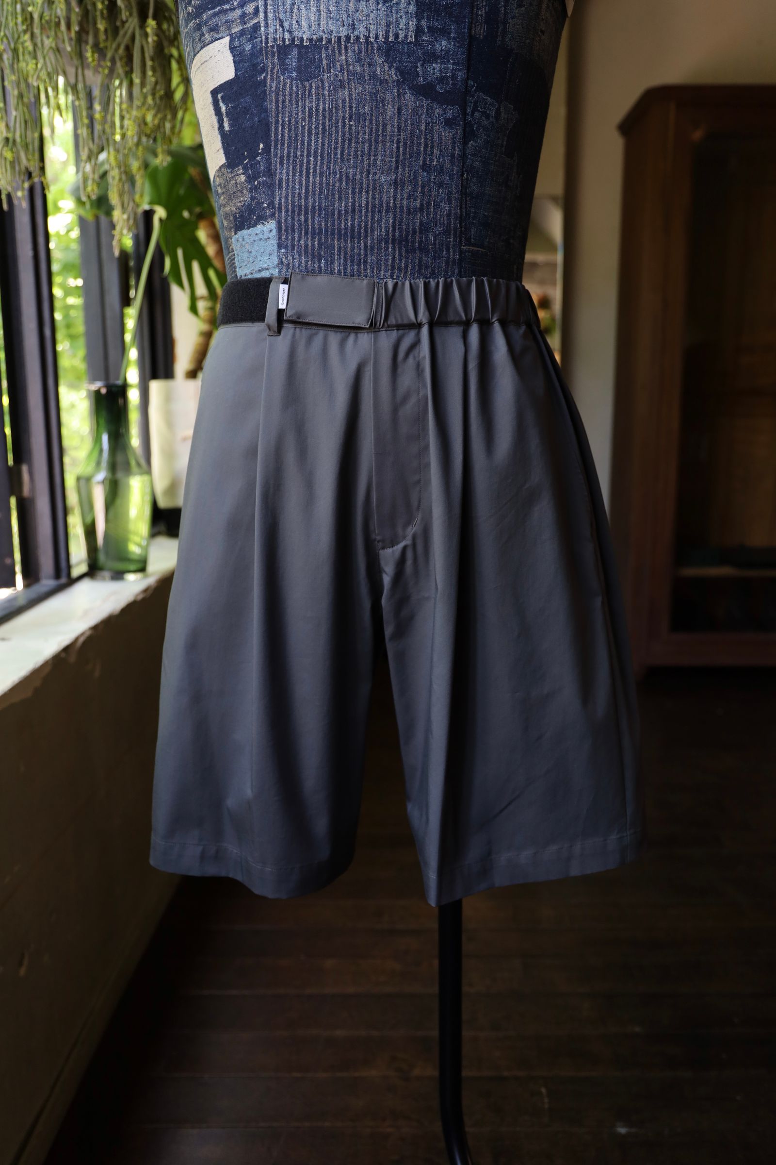グラフペーパー24SS Solotex Twill Slim Waisted Chef Shorts(GM241-40299B)C.GRAY
