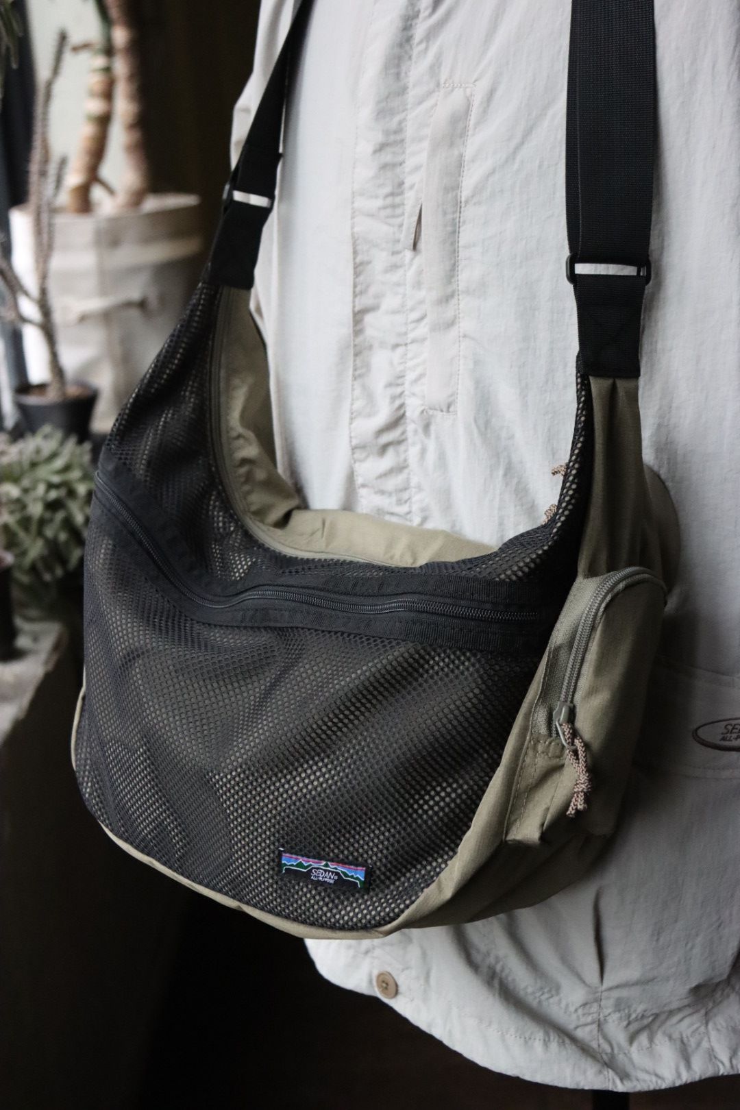 セダンオールパーパス SS24 Mesh Shoulder Bag (SD24S-BG02)Dark Khaki☆2月23日(金)発売！！