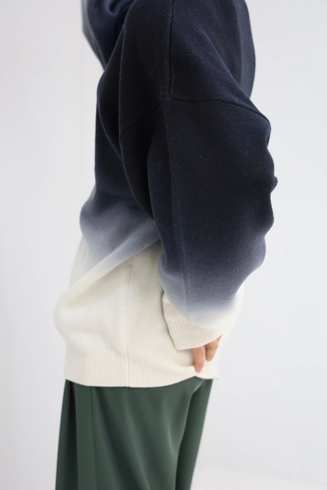 グラフペーパー 25AW Gradient Dyed Crewt Neck Knit(GU253-80492)BLACK