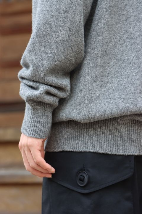 COMME des GARSONS HOMME ラムウール天竺ロゴ刺繍ニット(HH-N007-051) style.2021.09.26