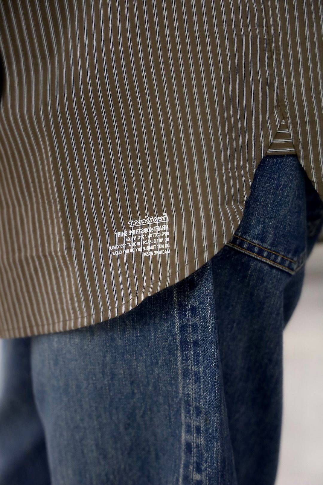 FreshService 26SS HRAFTeX® S/S STRIPE SHIRT"BROWN STRIPE"スタイル
