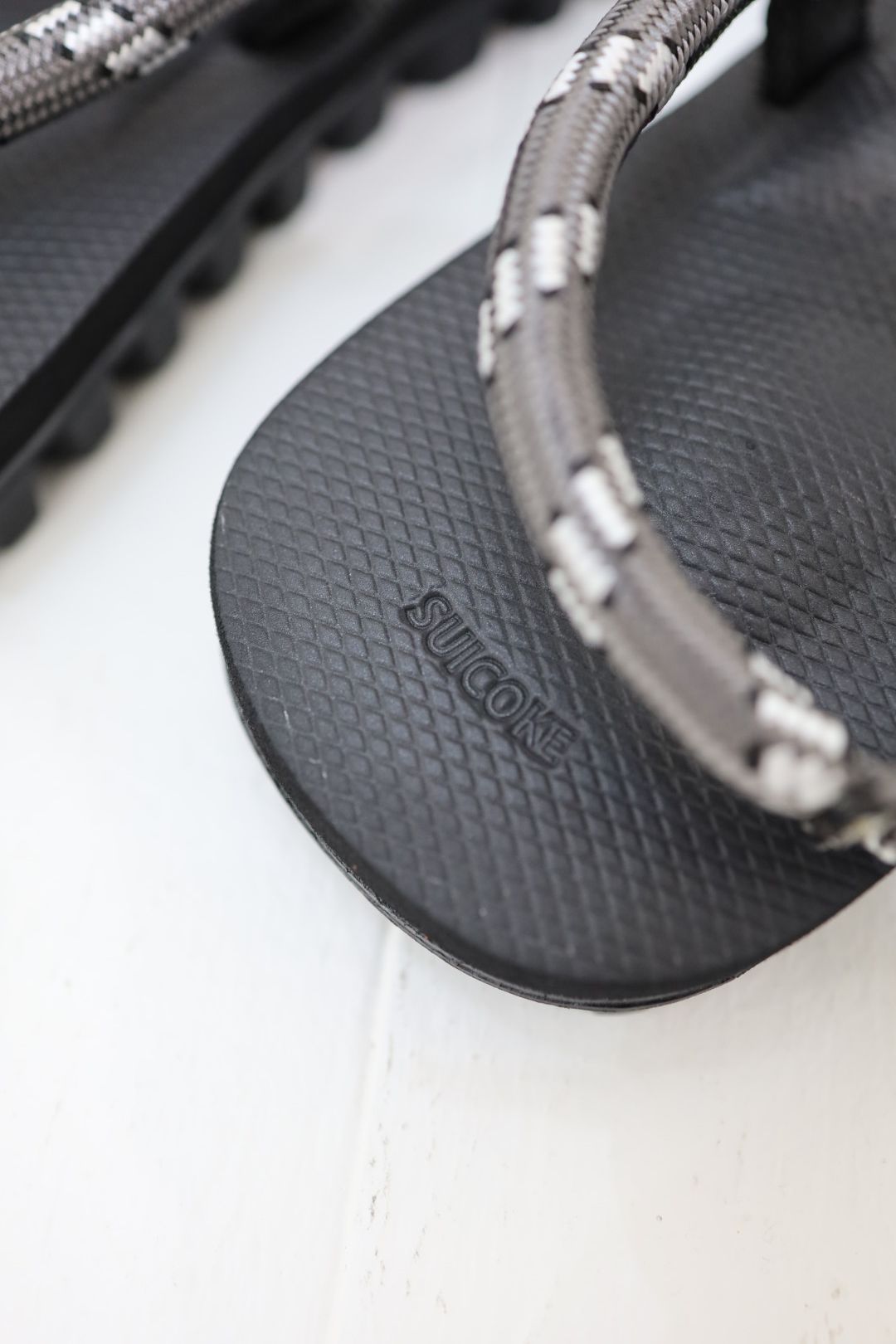 is-ness 26SS スイコックコラボサンダル Suicoke x is-ness GUT KAT-2-ISN(26SS_49_1008SANDALS01_OG-246-ISN)BLACK☆新作発売！