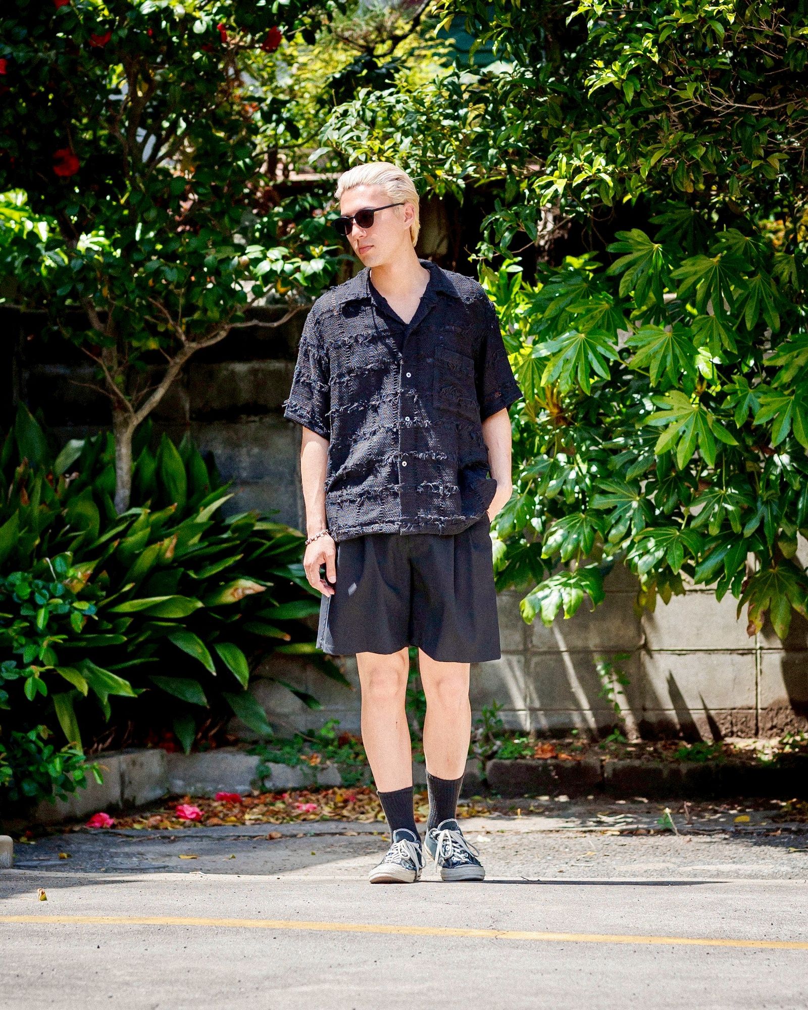 パンツ YOKE /WOOL TROPICAL WIDE-LEG EASY SHORTS WOOL TROPICAL WIDE-LEG EASY SHORTS(1 BLACK): YOKE: MENS｜THE