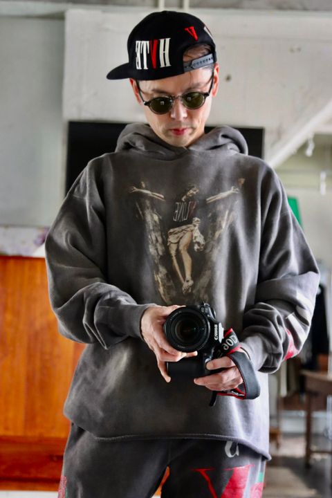 ©SAINT M×××××× 22SS VLONE HOODIE style.