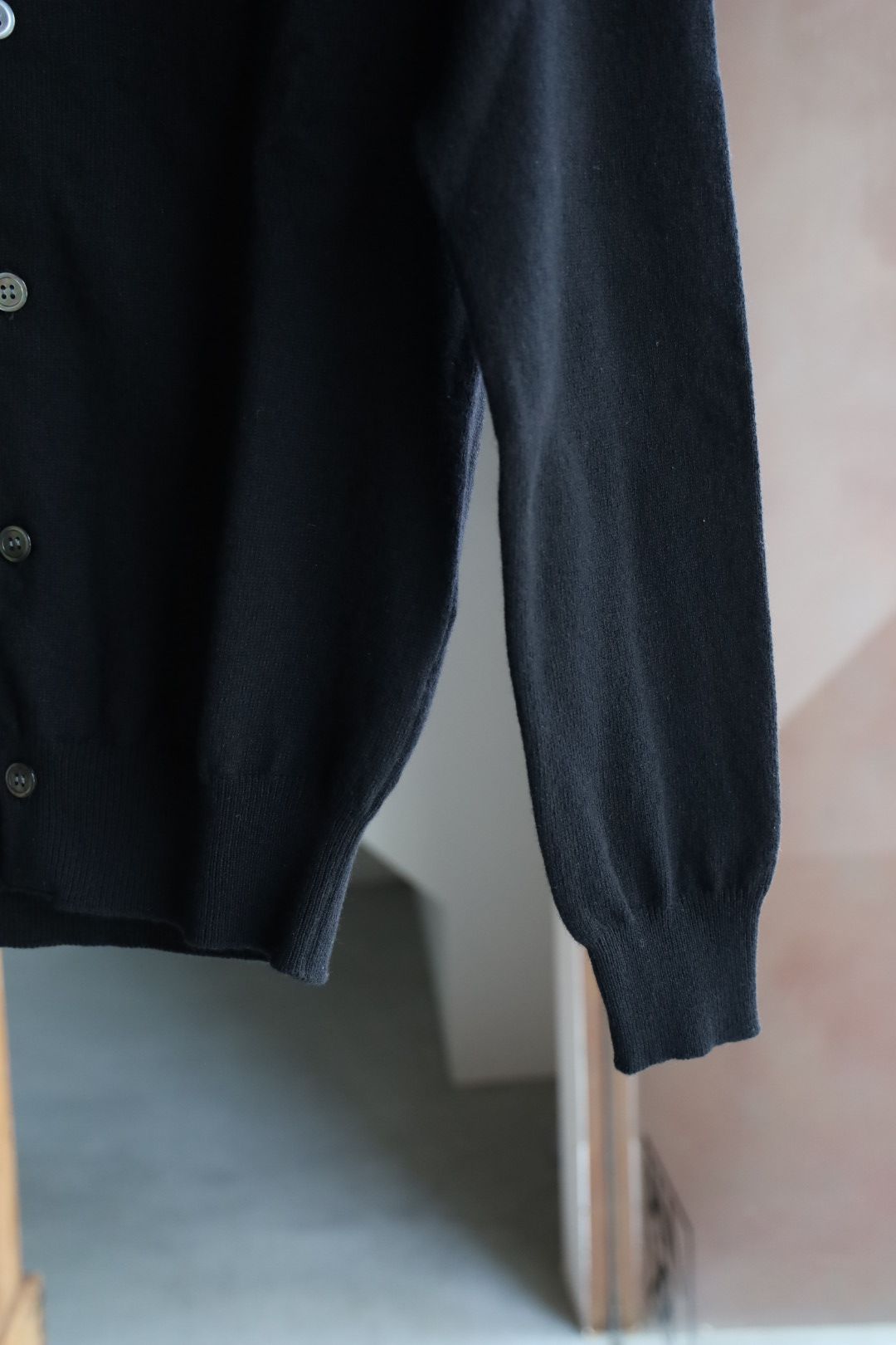 プレイコムデギャルソン ROUND NECK RHINESTONE CARDIGAN (BLACK/RED HEART)