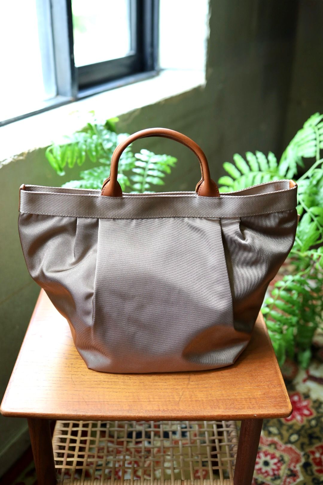 エンダースキーマ バッグ 2tuck tote M(yv-b-2tm)beige/brown☆7月11日(土)発売！