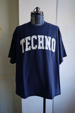 イズネスミュージック 25SS TECHNO T-SHIRT(IMP5_27_TECHNO5ST01)NAVY