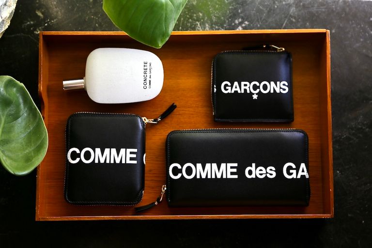 Wallet COMME des GARCONS CDG Wallet Huge Logoシリーズ再入荷