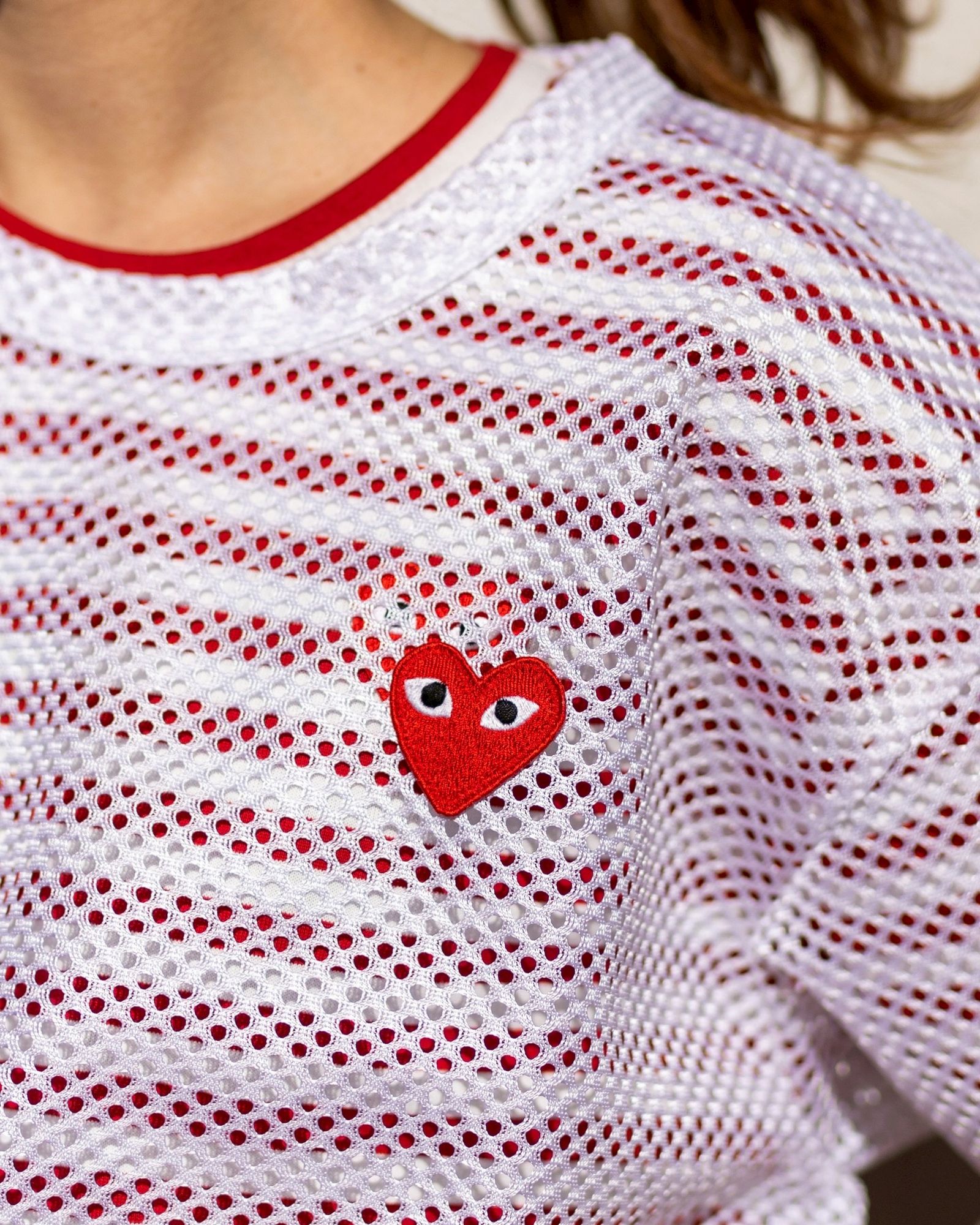 PLAY COMME des GARCONS 新作REDエンブレムメッシュTシャツstyle.2025.12.6