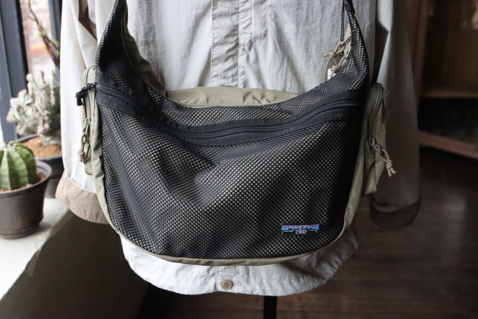 セダンオールパーパス SS24 Mesh Shoulder Bag (SD24S-BG02)Dark Khaki☆2月23日(金)発売！！