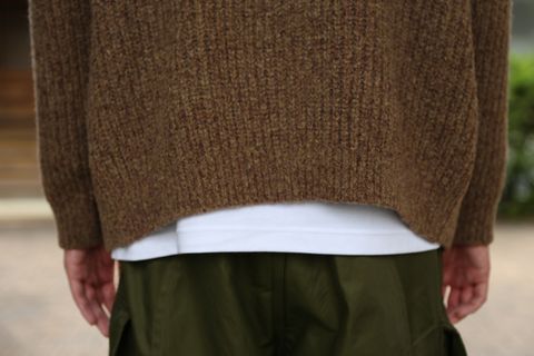 YOKE 20awより、3G BACK ZIP RIB CREW NECK BEIGE style.2020.9.12.