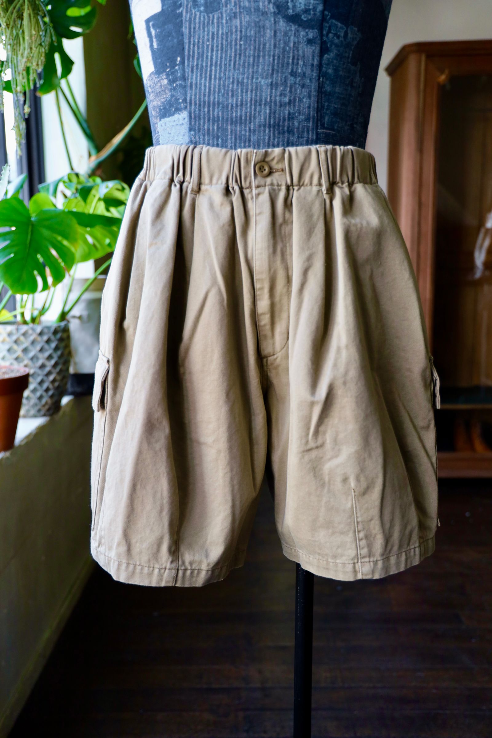 イズネス25SS BALLOON EZ CARGO SHORTS(1005SSPT04)BEIGE