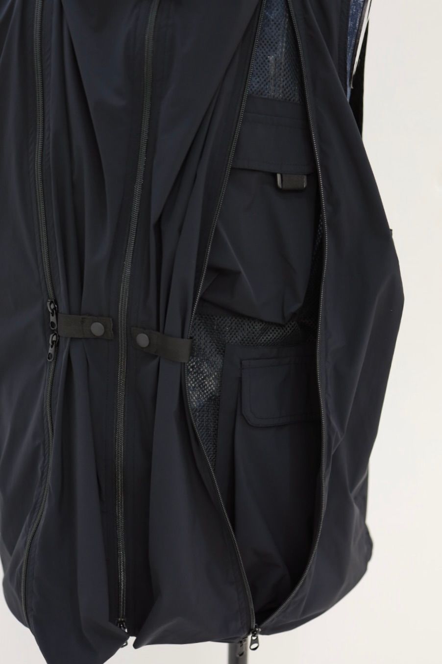 イズネス 26SS Technical Ventilation Vest(26SS_31_1007AWVEST01)BLACK☆新作発売！