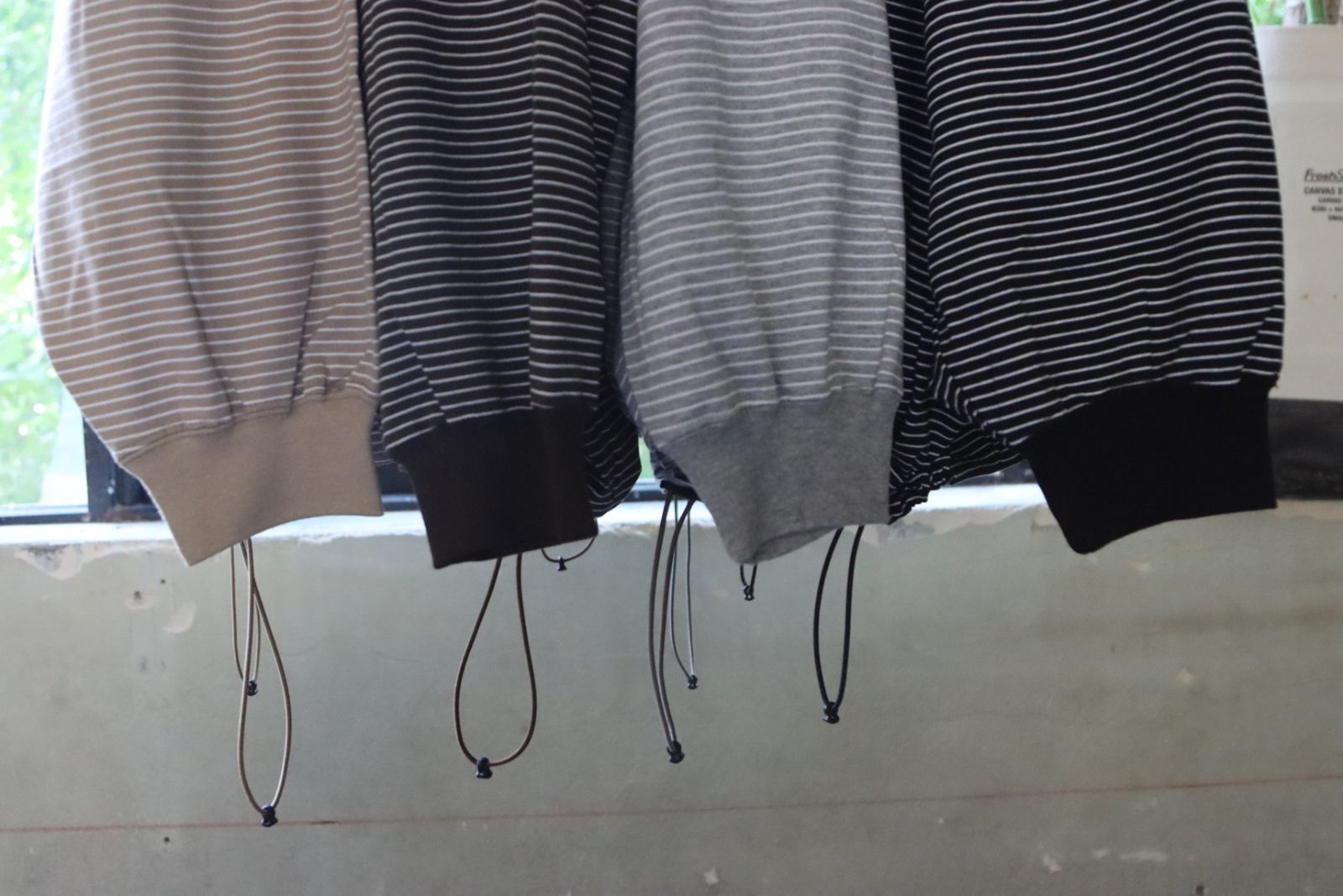 イズネス23AW バルーンロングスリーブTシャツ BALLOON LONG SLEEVE T-SHIRT(1004AWCS03)BEIGE×WHITE border