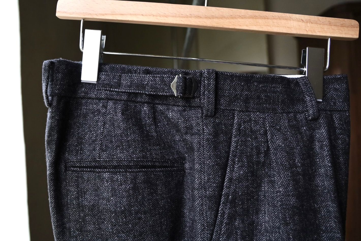 マーカ 26AW SINGLE PLEAT WIDE TROUSERS(M26C19PT01C)HERRINGBONE☆新作発売！