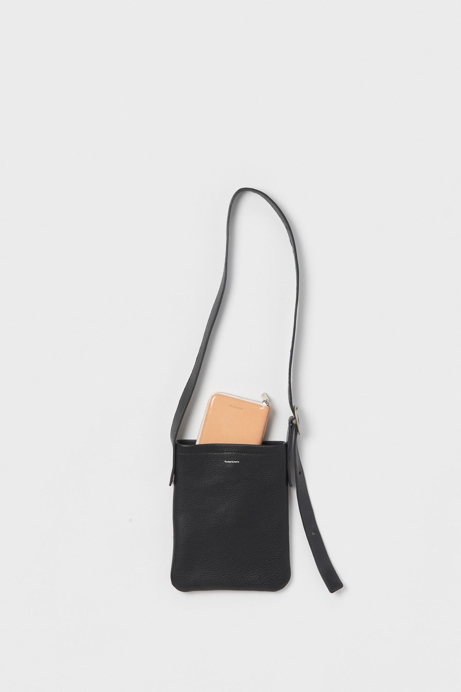 Hender Scheme - エンダースキーマ ショルダーバッグ one side belt bag  small(is-rb-oss)black☆12月7日(土)発売！ | mark